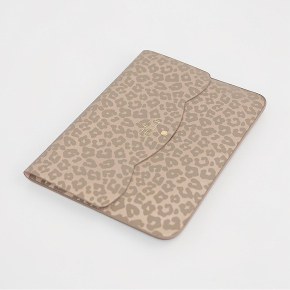 NEW WITH TAGS Hollis Lennyn Leopard Print Laptop Sleeve 14 inch Compatible pink - Picture 2 of 6